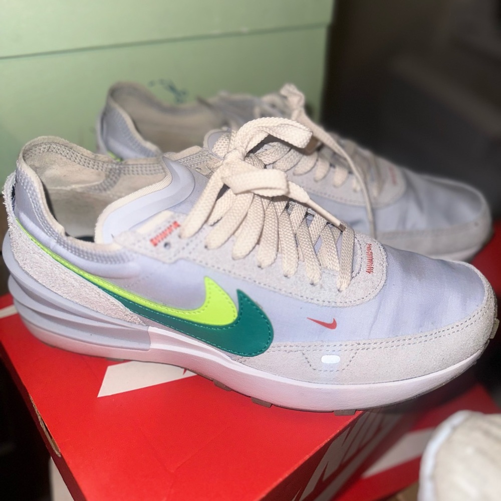 Nike - Picture 2 of 2